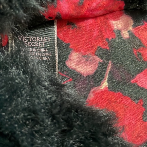 Victoria’s Secret Signature Satin Slipper with faux fur trim size small 5-6 - Picture 5 of 5